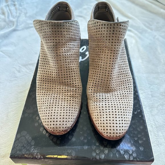 Sam Edelman Suede Booties in "Putty", size 6.5 - Picture 3 of 8